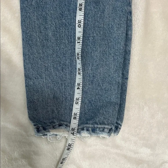 Guess 90s Style Mom High Rise Distressed Jeans Size 24 Light Wash - Picture 7 of 9